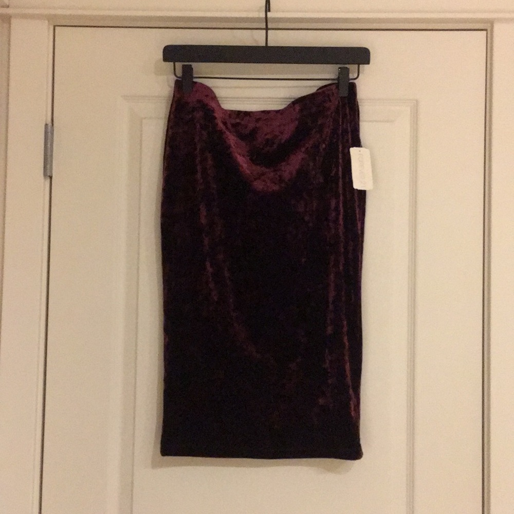 Crushed velvet pencil skirt